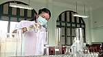 Nguyen Dinh Chieu High School makes up dry hand washing solution to prevent Covid-19 epidemic