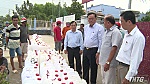 Vice Chairman of the PPC Le Van Nghia checks the water supply in the eastern region