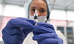 Các cường quốc trên thế giới bắt đầu thử nghiệm vắcxin ngừa SARS-CoV-2