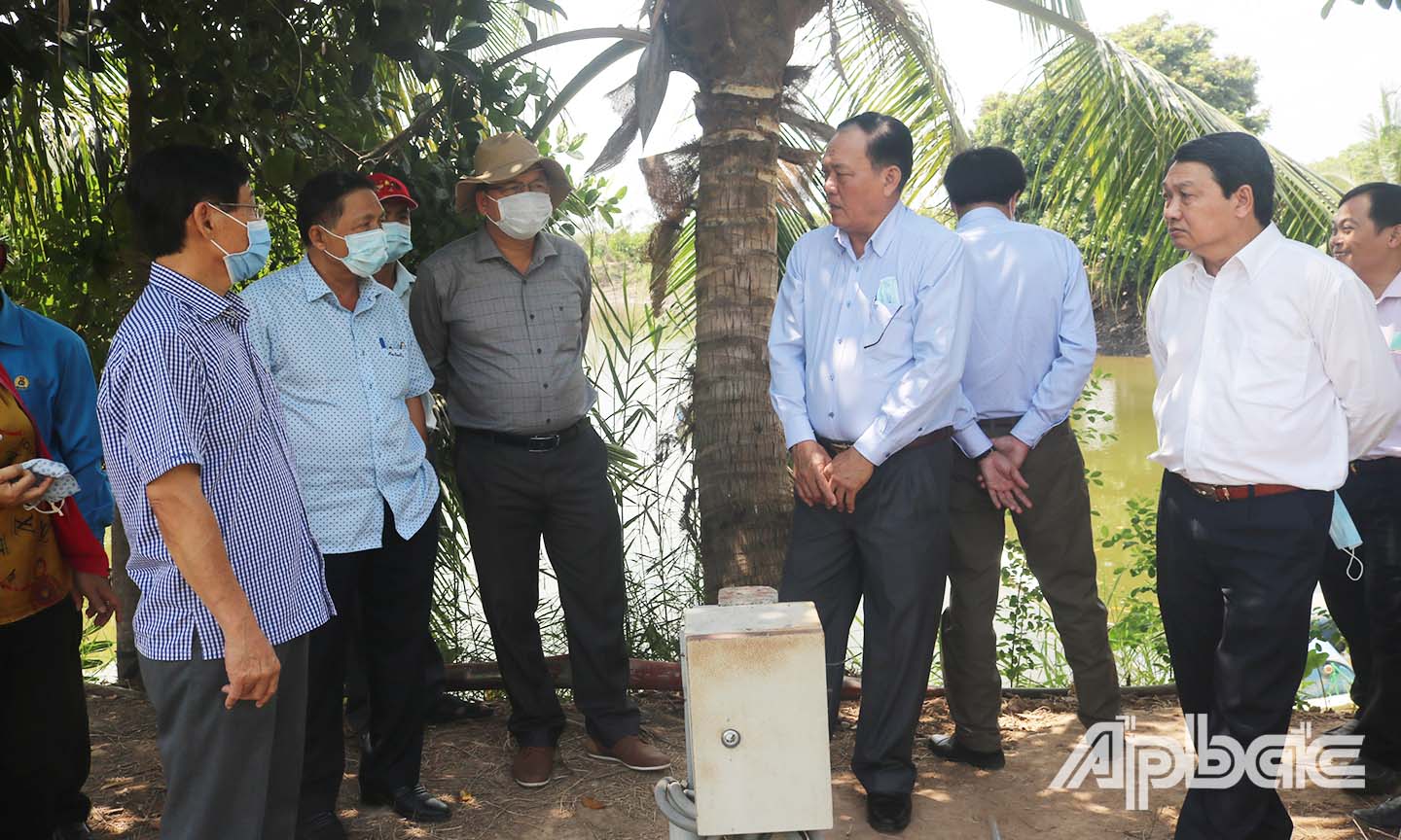 Đồng chí Lê Văn Nghĩa đề nghị lãnh đạo Nhà máy nước Cái Bè cần lập kế hoạch, tính toán khoan thêm 2 giếng nước dự phòng và có phương án chủ động đảm bảo cung cấp nguồn nước sinh hoạt 