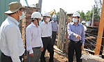 Chairman of the PPC Le Van Huong checks construction progress of many projects
