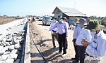 Chairman of the PPC Le Van Huong checks the construction progress of works in the East