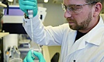 Đức tiêm vắcxin thử nghiệm phòng virus SARS-CoV-2 trên người