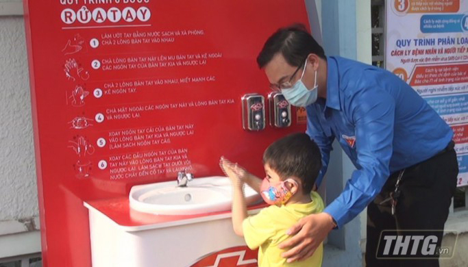 Tien Giang Youth Union installs a hand washing station
