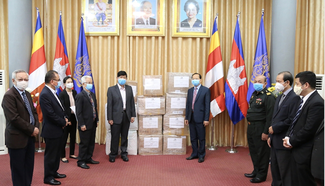 General view of the handover ceremony at the headquarters of the Cambodian Embassy in Hanoi on April 17. (Photo: VUFO)