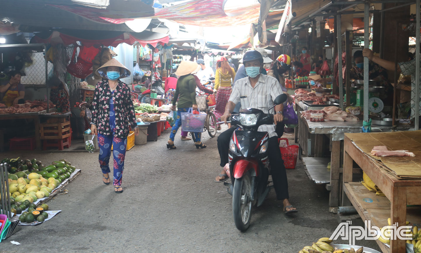 Chợ Vĩnh Kim “nhộn nhịp” trở lại sau thời gian giãn cách xã hội.