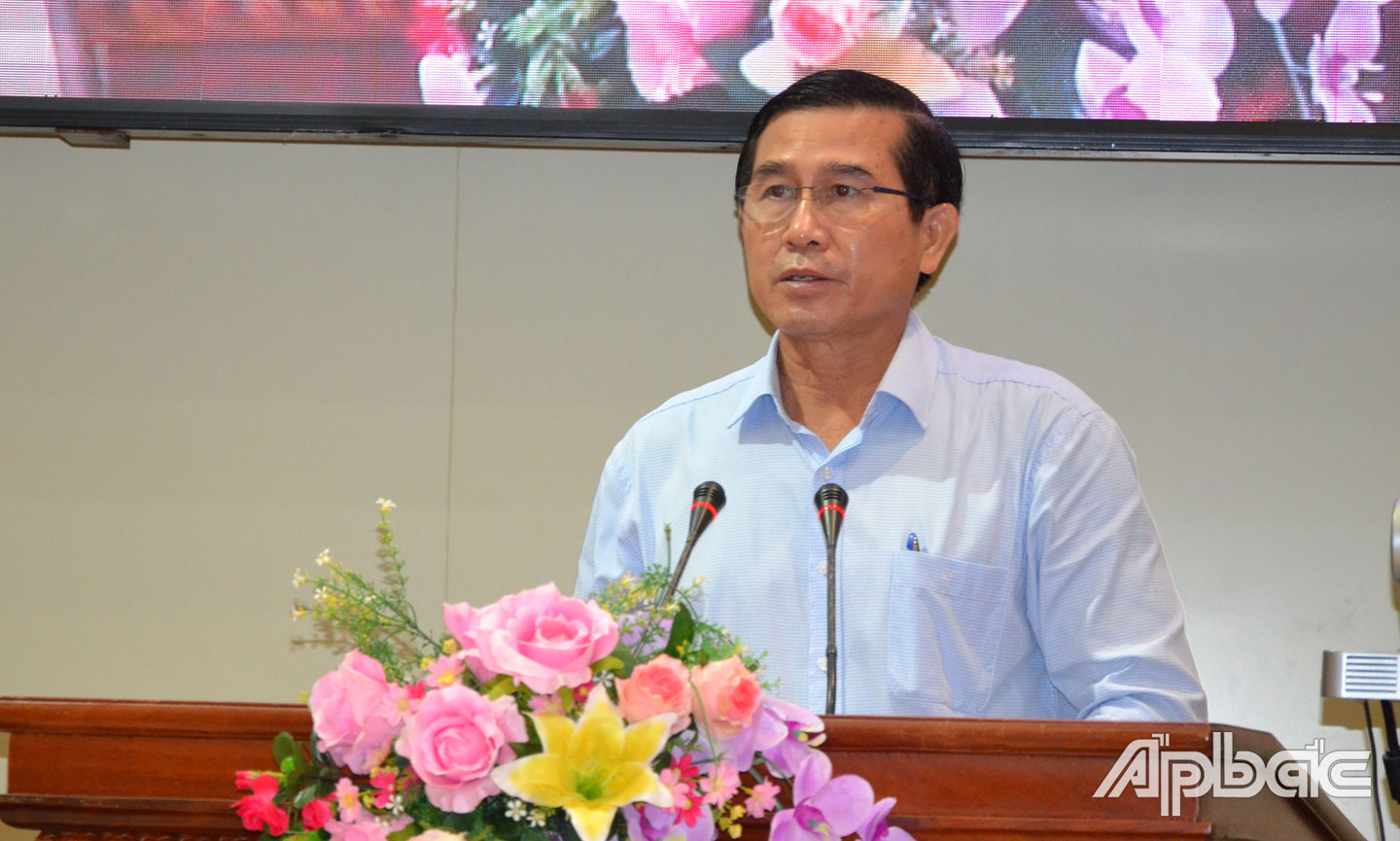 Chủ tịch UBND tỉnh Lê Văn Hưởng phát biểu tại hội nghị.