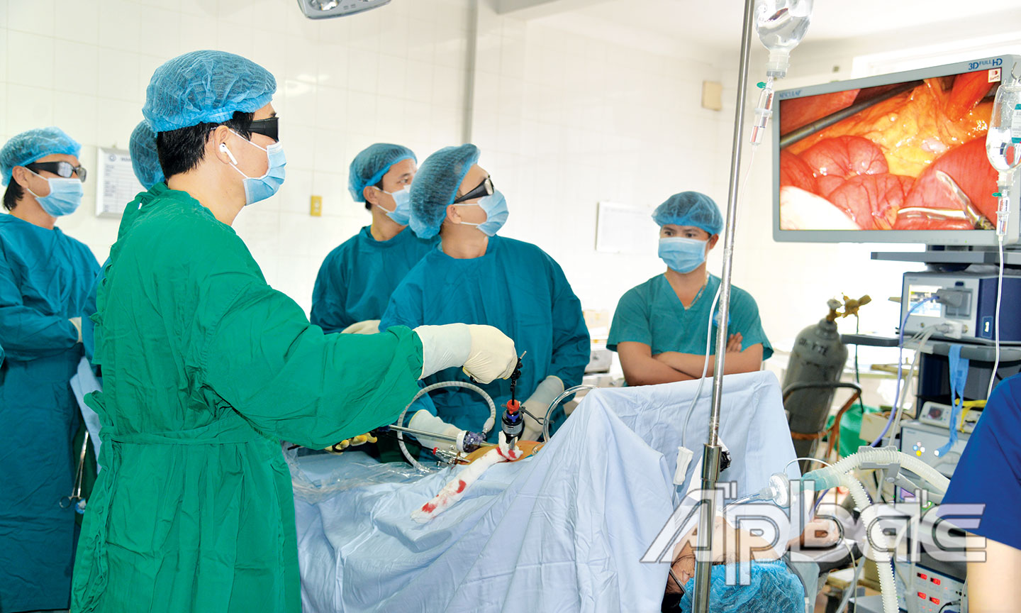 Ngành Y tế Tiền Giang được trang bị nhiều thiết bị hiện đại tầm cỡ khu vực và thực hiện nhiều can thiệp chuyên sâu.