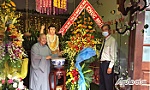 Thăm, tặng hoa chúc mừng Đại lễ Phật đản