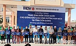 Trao tặng 3.300 bồn chứa nước cho người dân Tiền Giang