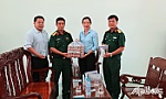 Tỉnh đoàn Tiền Giang trao tặng quà hỗ trợ cho Trường Quân sự tỉnh