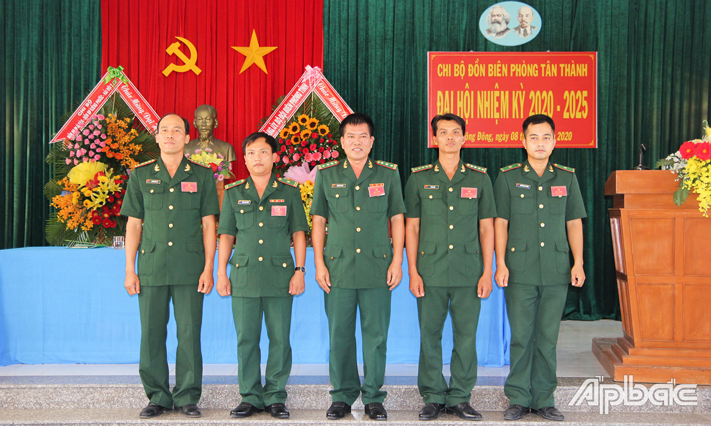 Cấp ủy Chi bộ Đồn Biên phòng Tân Thành nhiệm kỳ 2020 - 2025 ra mắt đại hội.