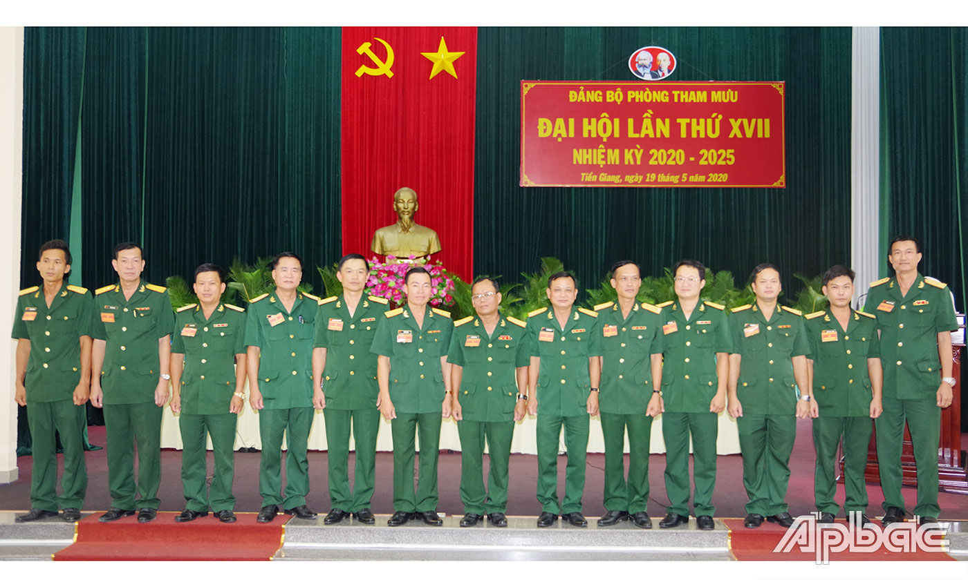 Ban Chấp hành Đảng ủy Phòng Tham mưu ra mắt tại đại hội.
