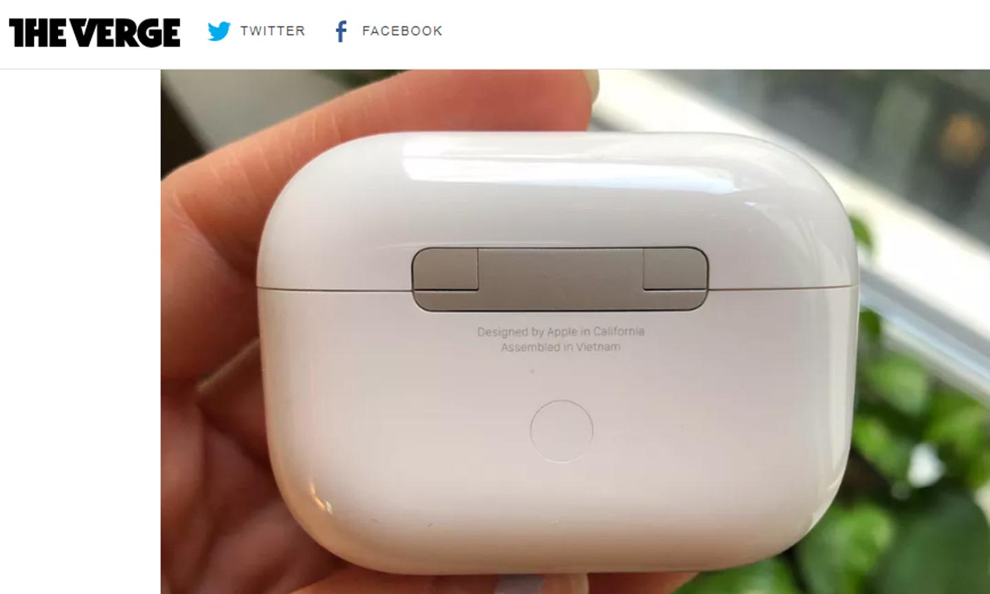 Tai nghe AirPods của Apple lắp ráp tại Việt Nam. Ảnh: theverge.com