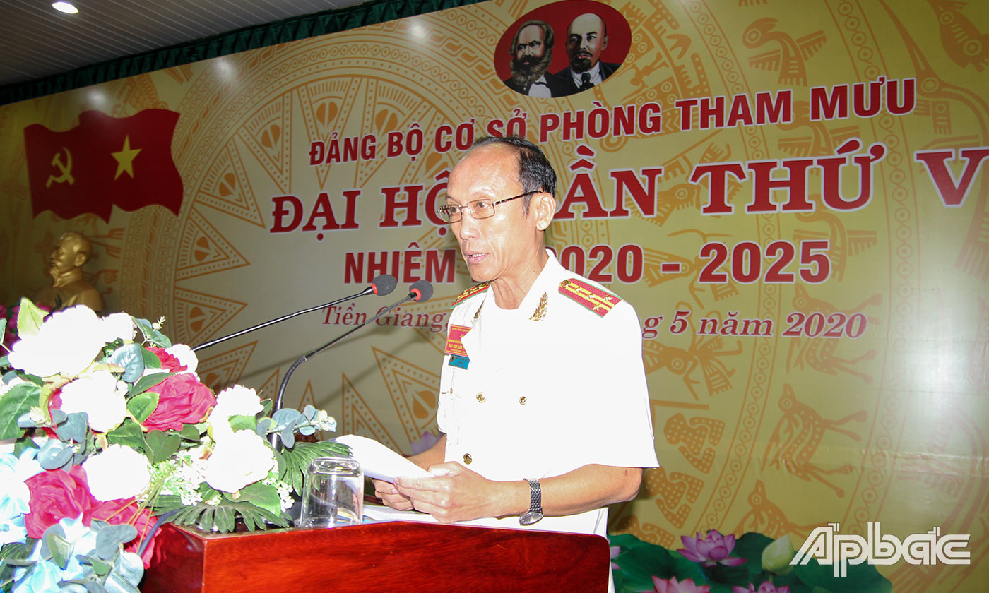 Đại tá Nguyễn Văn Nhựt phát biểu tại đại hội.