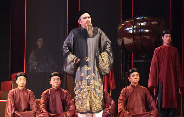 A scene in Bí Mật Vườn Lệ Chi (Secrets of Lệ Chi Manor), a serious drama about the tragic life of the great statesman, scholar and poet Nguyen Trai (1380-1442), staged in 2012 by the private drama theatre IDECAF in HCM City. The play is expected to be released on YouTube. — Photo courtesy of the producer   
