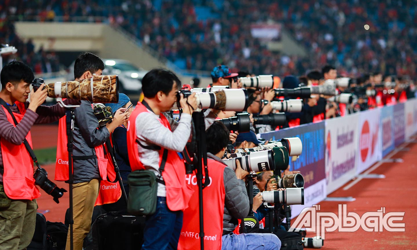 Gần 300 phóng viên có mặt tại trận đấu của Đội tuyển Quốc gia Việt Nam  ở sân Mỹ Đình. 					         Ảnh: TUẤN LÂM