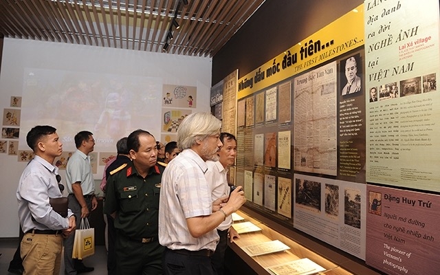 Visitors to the Vietnam Press Museum (Photo: NDO/Nguyen Dang)