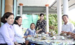 Đồng chí Châu Thị Mỹ Phương thăm gia đình chính sách tại huyện Chợ Gạo