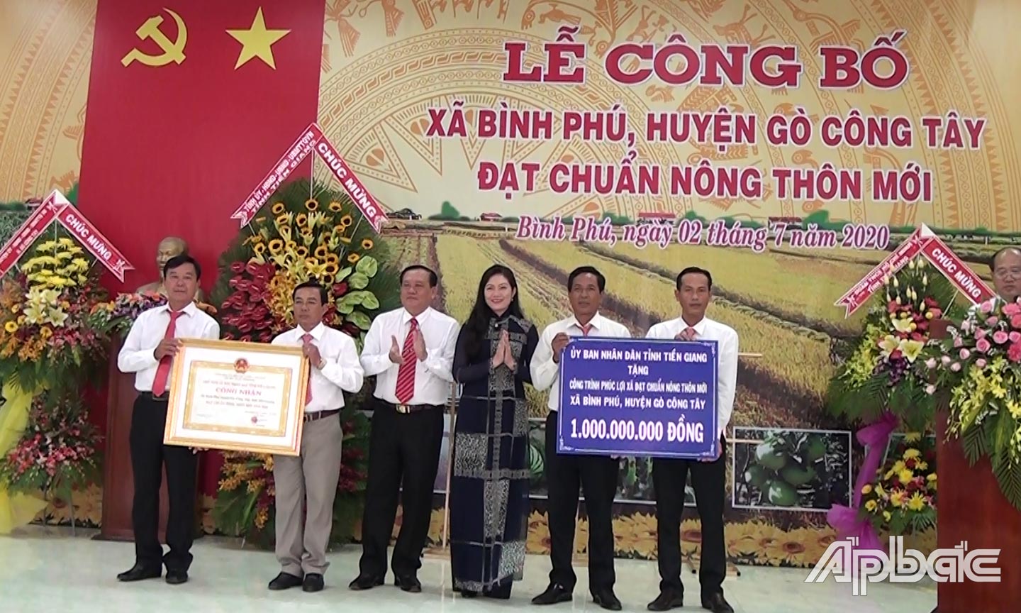 Bình Phú ra mắt xã đạt chuẩn nông thôn mới