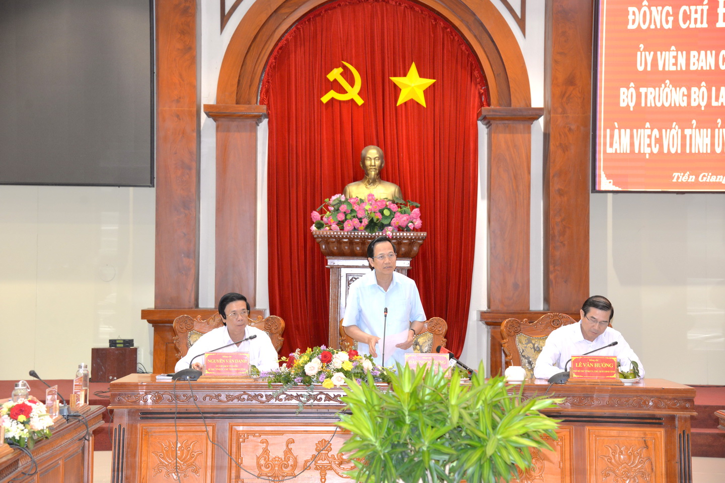 Bộ trưởng Đào Ngọc Dung phát biểu kết luận buổi làm việc