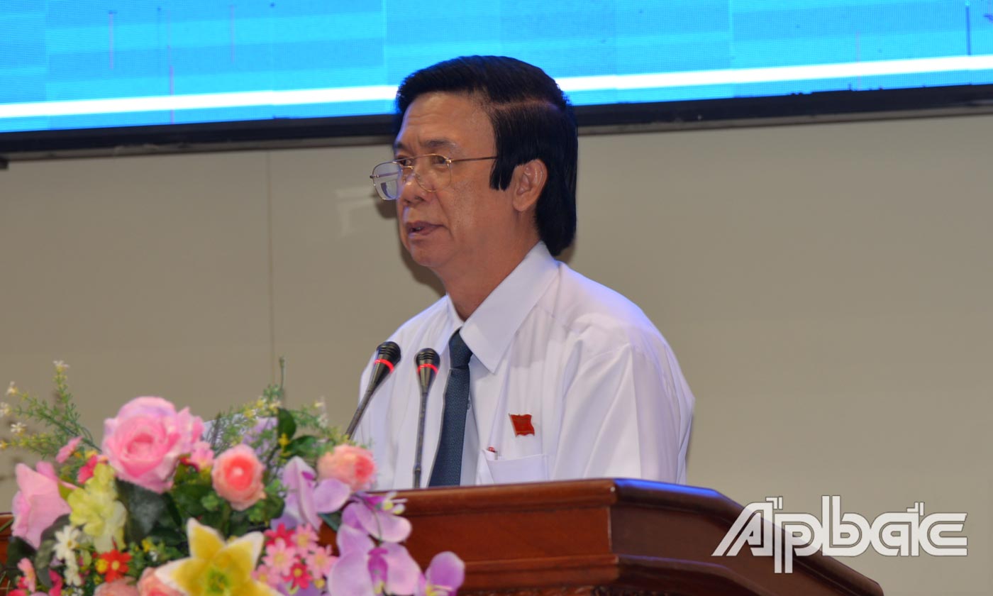 Đồng chí Nguyễn V8an Danh phát biểu bế mạc kỳ họp.