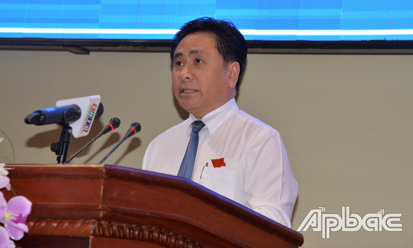 Phó Chủ tịch UBND tỉnh Trần Văn Dũng giải trình về việc khai thác hồ bơi ở các trường học