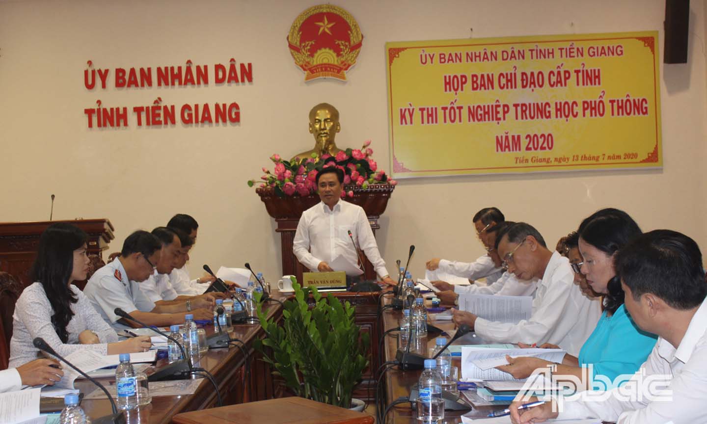 Đồng chí Trần Văn Dũng phát biểu tại cuộc họp. 
