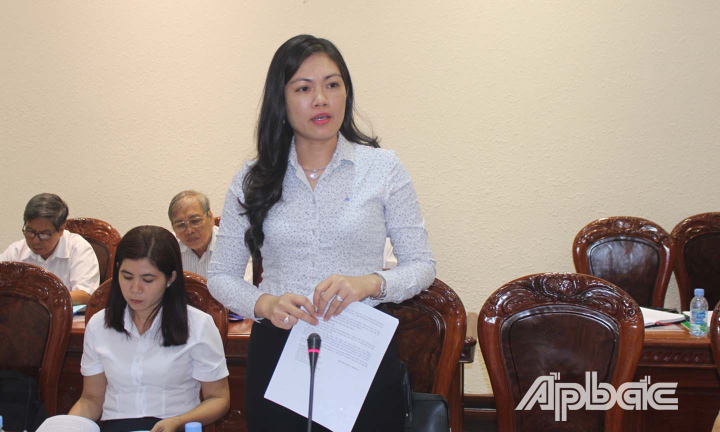 Bí thư Tỉnh đoàn Nguyễn Thị Uyên Trang phát biểu tại cuộc họp. 