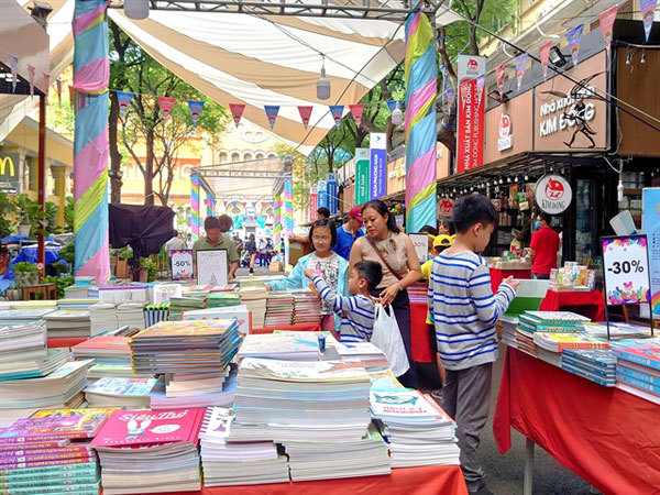 Children and parents visit the HCM City Book Fair for Children at the Pedestrian Book Street in District 1. — Photo courtesy of the organisers