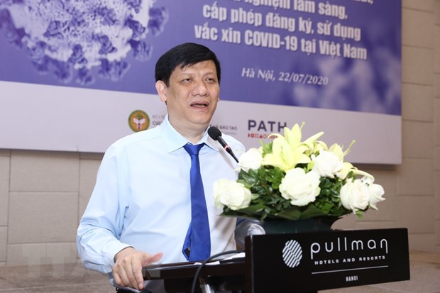 Giáo sư Nguyễn Thanh Long, quyền Bộ trưởng Bộ Y tế phát biểu tại hội thảo. (Ảnh: Minh Quyết/TTXVN)