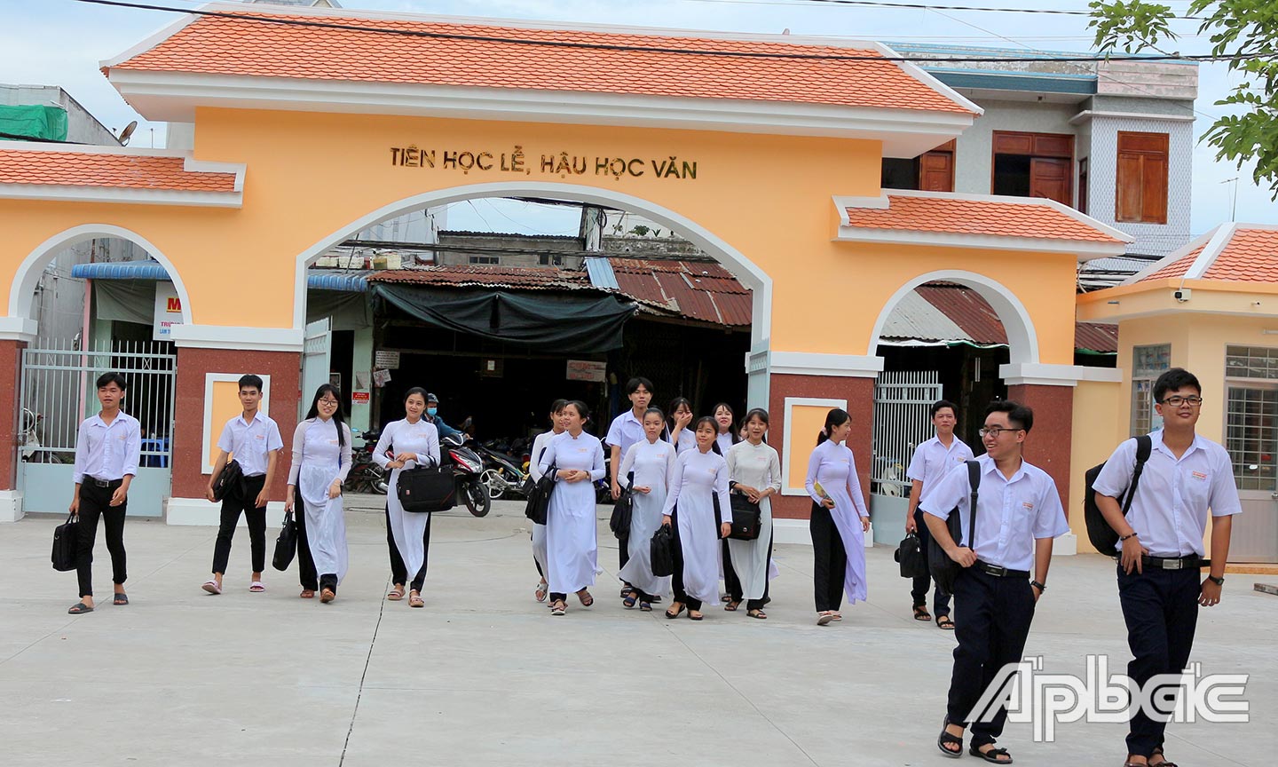 Trong những năm gần đây,  Trường THPT Lê Thanh Hiền  được đầu tư cơ sở vật chất khang trang, quy mô tuyển sinh tăng dần  và chất lượng giảng dạy ngày  càng được nâng cao.