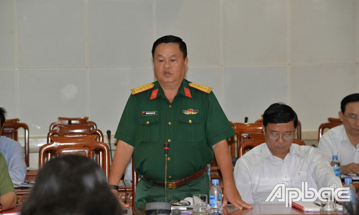 Đồng chí Nguyễn Văn Bé Bảy, Phó Chỉ huy trưởng Bộ Chỉ huy Quân sự tỉnh Tiền Giang phát biểu tại cuộc họp.