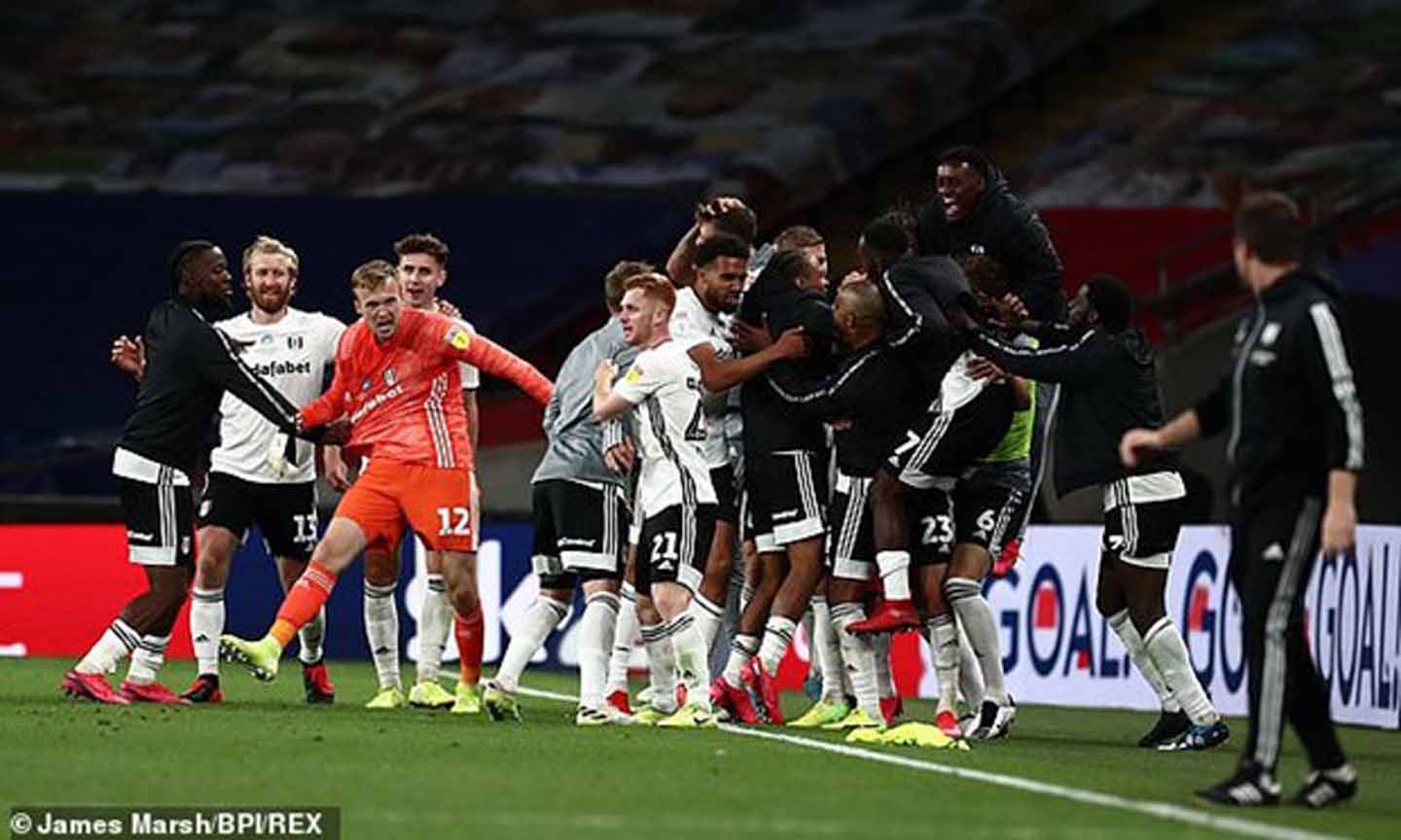 Niềm vui của các cầu thủ Fulham.