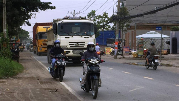 Nguyen Duy Trinh Street, an accident hotspot in HCM City’s District 9, is set to be widened to 30m to reduce the severe congestion and make it safer for users. — Photo www.baogiaothong.vn