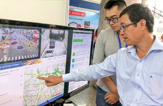 A business is introducing its digital traffic map. (Photo: SGGP).