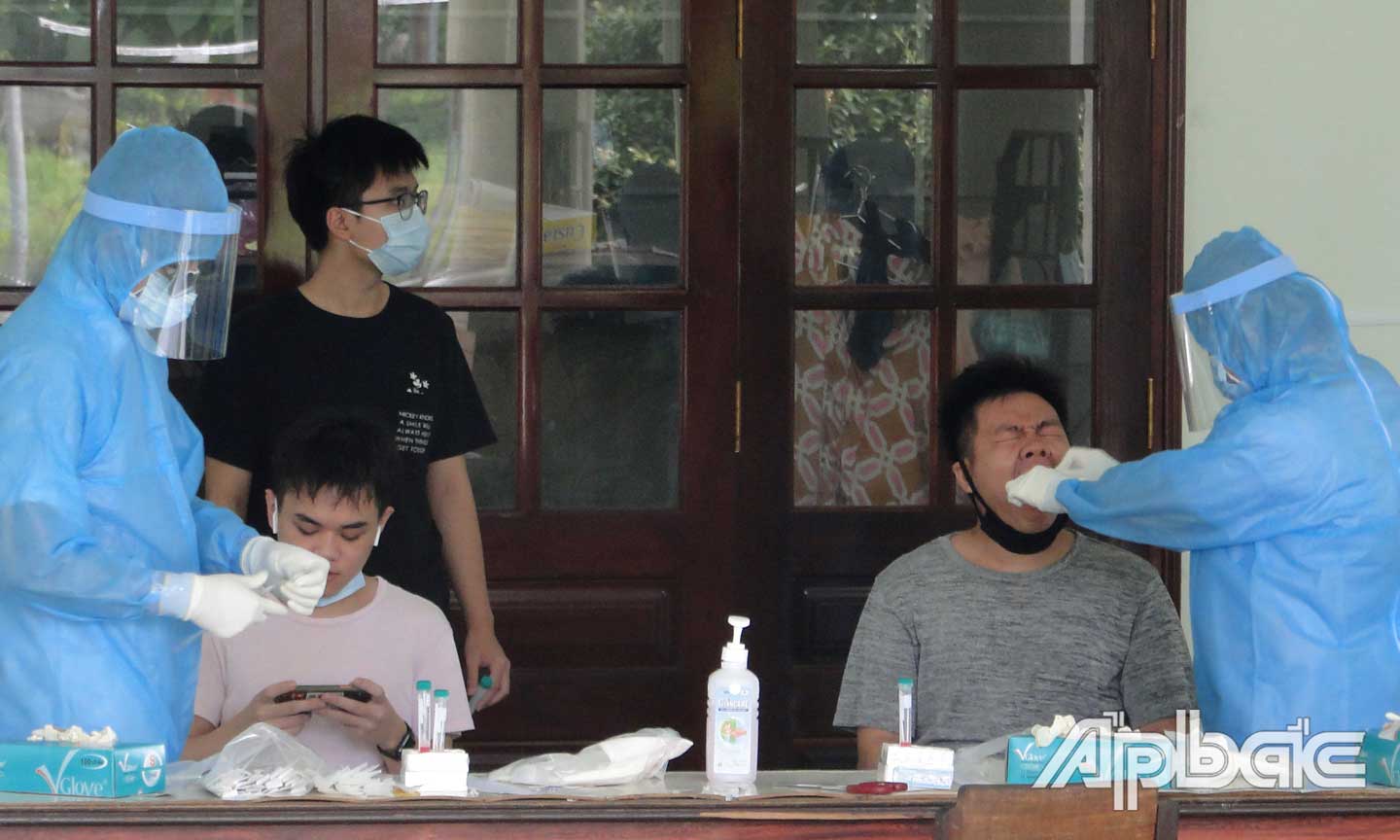 Toàn bộ công dân được cách ly đều được 2 lần lấy mẫu dịch  ngoáy họng gửi Viện Pasteur TP. Hồ Chí Minh xét nghiệm  và đều cho kết quả âm tính với SARS- CoV-2.