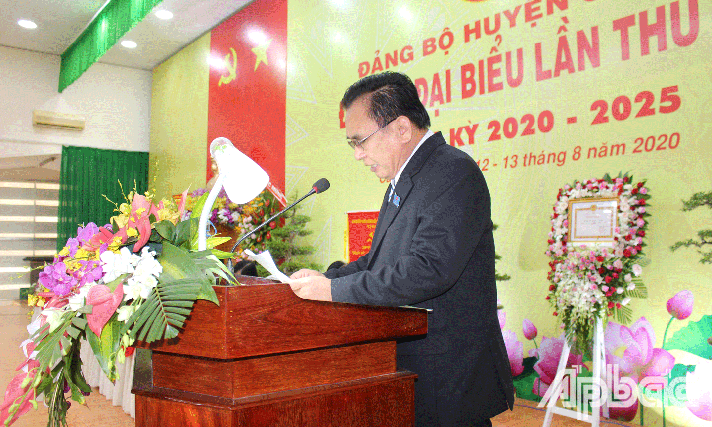 Đồng chí Võ Văn Bình phát biểu chỉ đạo tại Đại hội. 