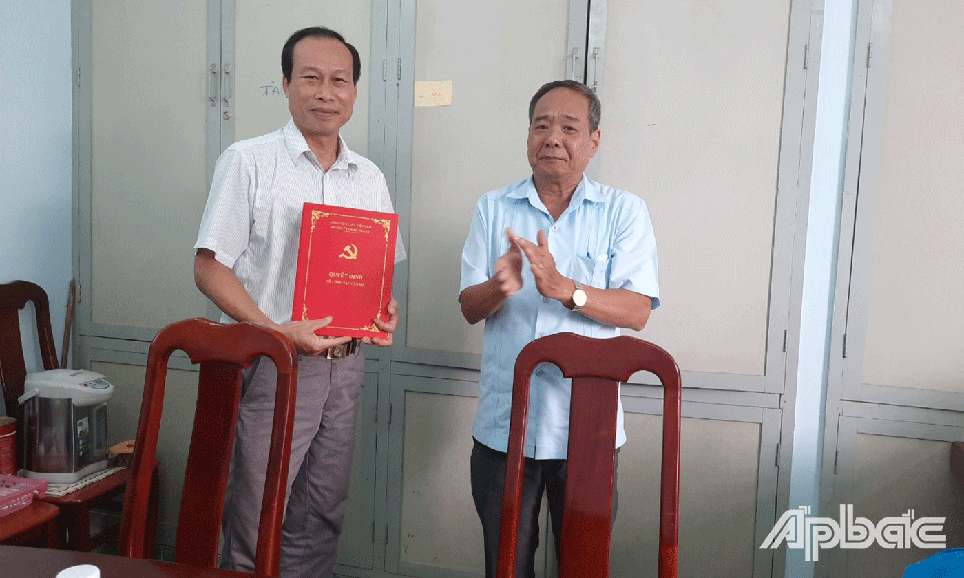 Đồng chí Nguyễn Ngọc Sơn nhận quyết định