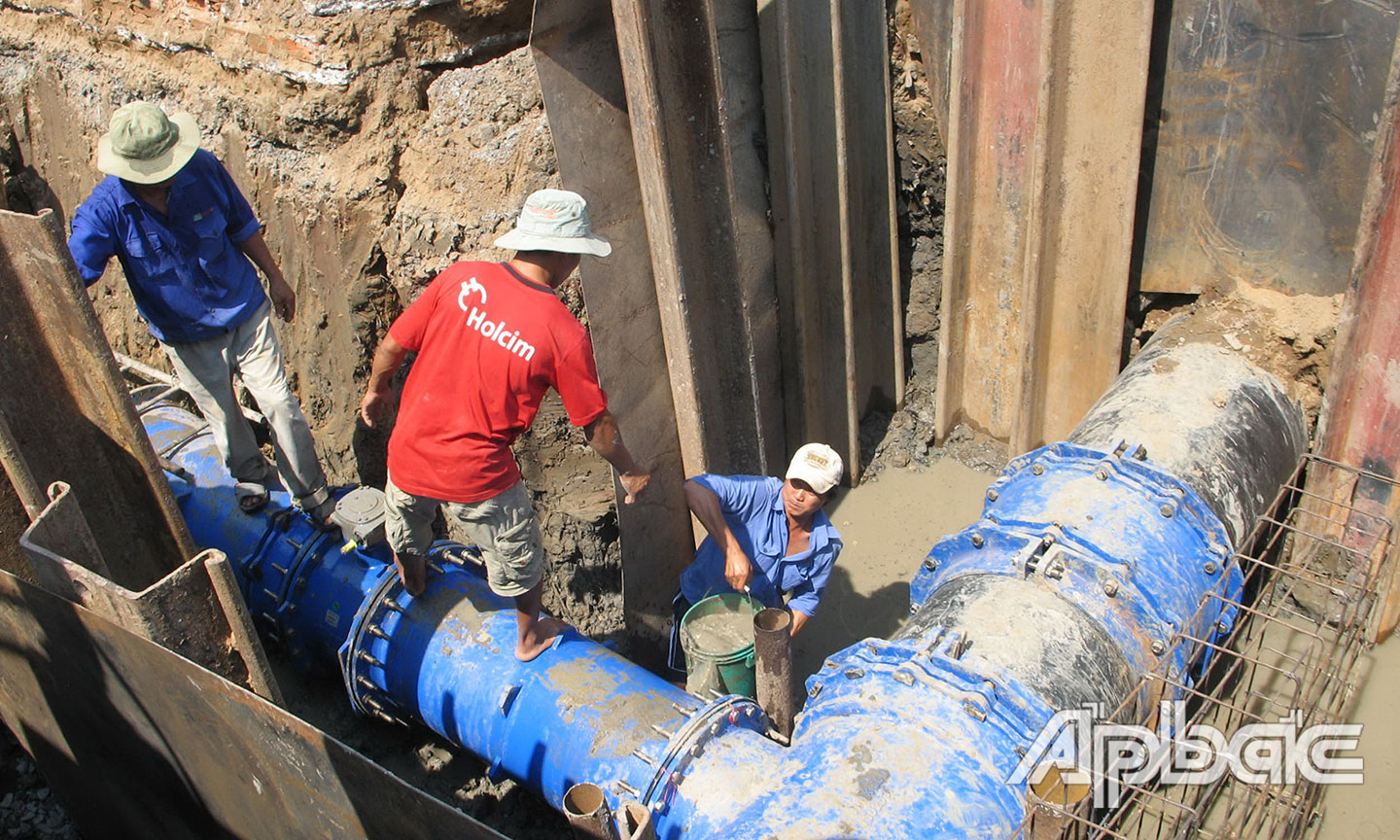 Dự án Đầu tư xây dựng công trình cấp nước cho huyện Tân Phú Đông vay 49 tỷ đồng từ Quỹ Đầu tư phát triển tỉnh.                                                     Ảnh: MINH TRÍ