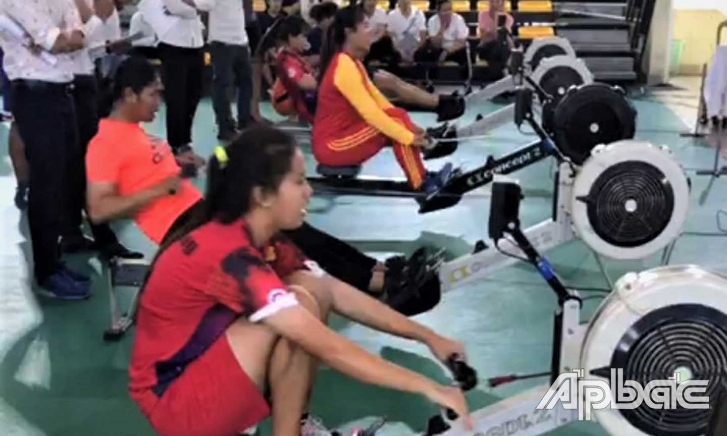 VĐV Đội Rowing Tiền Giang thi đấu tại Giải Vô địch Rowing máy Quốc gia năm 2019.