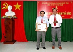 Đảng bộ Sở Y tế Tiền Giang trao Huy hiệu 30 năm tuổi Đảng cho đảng viên Nguyễn Văn Nguyện