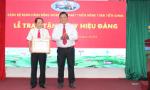 Đảng bộ cơ sở Agribank Tiền Giang trao Huy hiệu 30 năm tuổi Đảng