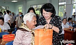 Phó Chủ tịch nước Đặng Thị Ngọc Thịnh tặng quà và khánh thành cầu tại Tiền Giang