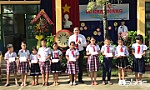 Đồng chí Nguyễn Hữu Lợi dự Lễ khai giảng tại Trường Tiểu học Tân Trung