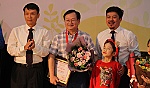 Nhà văn Nguyễn Nhật Ánh được trao giải thưởng Dế Mèn 2020