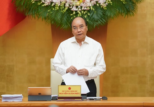 PM Nguyen Xuan Phuc chairs a Government cabinet meeting on Friday,calling for specific, practical measures to maintain growth and improve life for people during the pandemic. Photo baochinhphu.vn