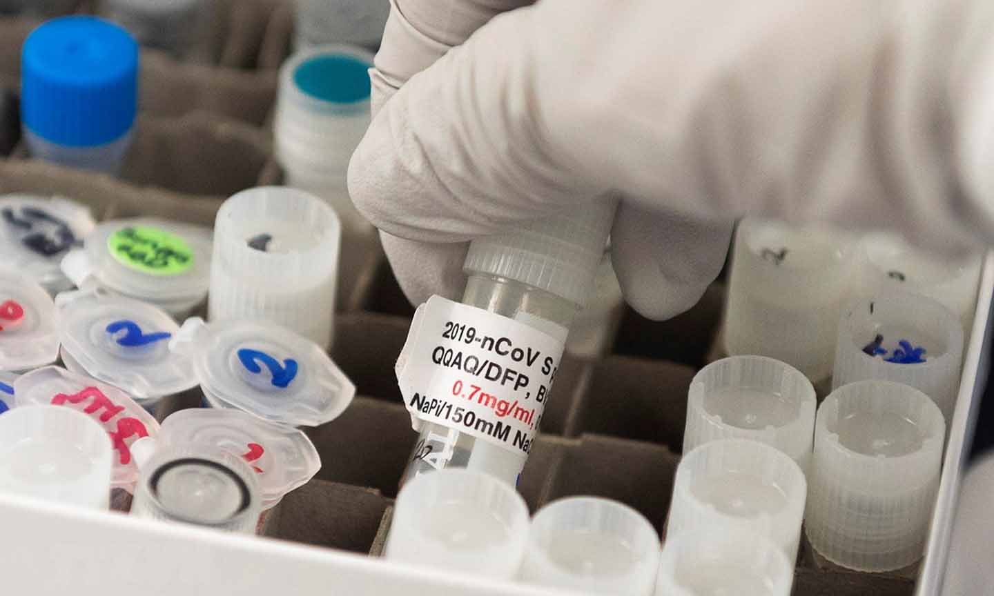 Vắcxin ngừa COVID-19 được phát triển bởi công ty Novavax tại Gaithersburg, bang Maryland, Mỹ ngày 20-3-2020. (Ảnh: AFP/TTXVN)