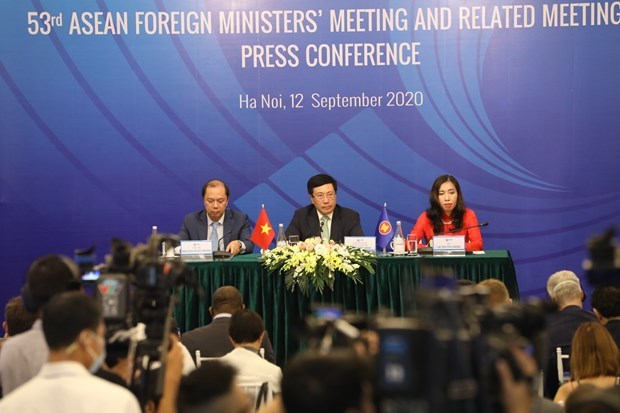 Deputy PM and Foreign Minister Pham Binh Minh chairs the international press conference