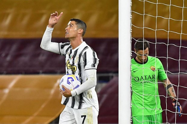 Ronaldo lập cú đúp trước AS Roma (Nguồn : Getty Images)